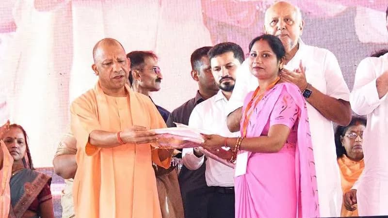 योगी सरकार का बड़ा फैसला, आंगनवाड़ी कार्यकत्रियों-सहायिकाओं के मानदेय में हुई बढ़ोतरी, चेहरे पर छाई खुशी