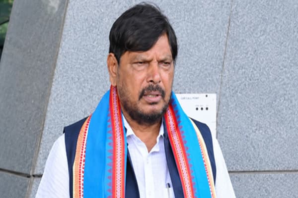 राहुल गांधी हमेशा भ्रामक और झूठे बयान देते हैं : रामदास आठवले